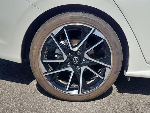 Aspen White/Super Black 2025 Nissan Sentra SR