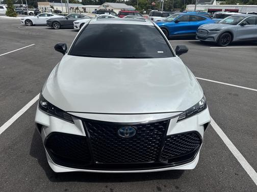 2022 Toyota Avalon Hybrid XSE