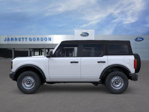 Oxford White 2025 Ford Bronco Base