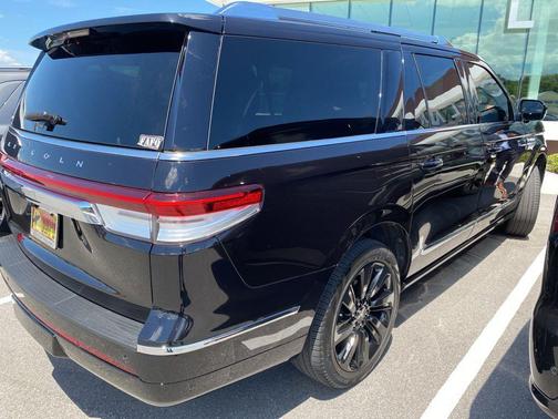 Infinite Black Metallic Clearcoat 2024 Lincoln Navigator Reserve