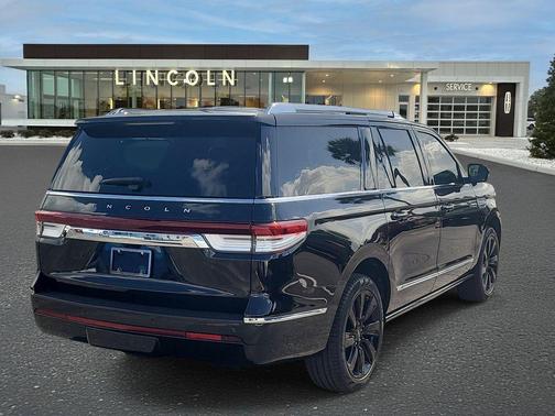 Infinite Black Metallic Clearcoat 2024 Lincoln Navigator Reserve