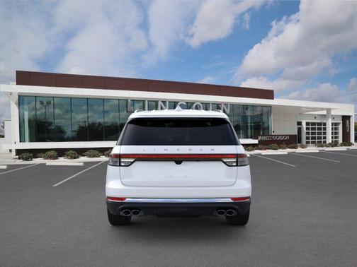 Pristine White Metallic Tri-Coat 2026 Lincoln Aviator Reserve