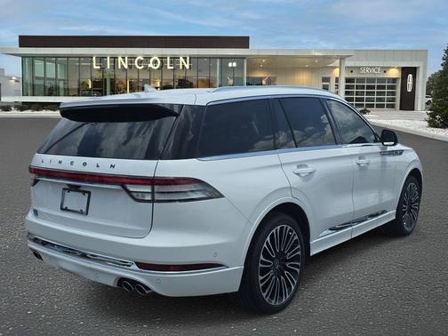 Pristine White Metallic Tri-Coat 2024 Lincoln Aviator Black Label AWD
