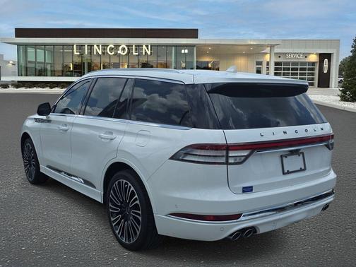 Pristine White Metallic Tri-Coat 2024 Lincoln Aviator Black Label AWD