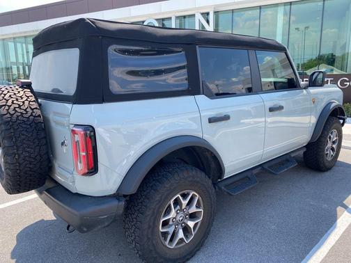 Cactus Gray 2024 Ford Bronco Badlands