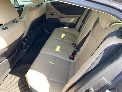 2021 Lexus ES 300h Base