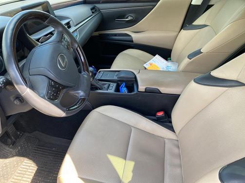 2021 Lexus ES 300h Base