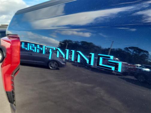 2025 Ford F-150 Lightning Flash