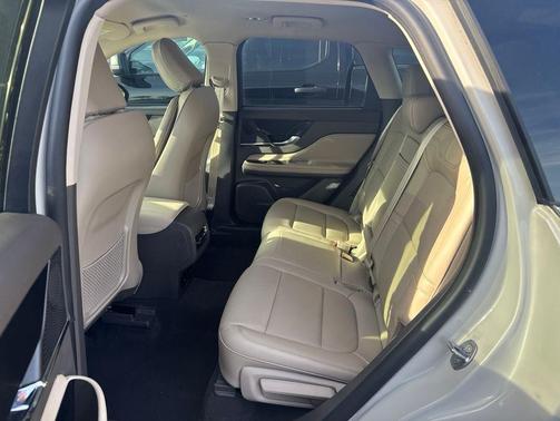 Ceramic Pearl Metallic Tri-Coat 2024 Lincoln Corsair Premiere