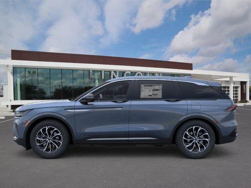 Whisper Blue Metallic Clearcoat 2026 Lincoln Nautilus Premiere