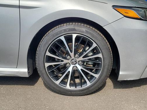 Celestial Silver Metallic 2020 Toyota Camry SE