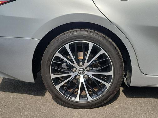 Celestial Silver Metallic 2020 Toyota Camry SE