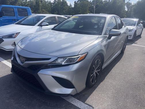 Celestial Silver Metallic 2020 Toyota Camry SE