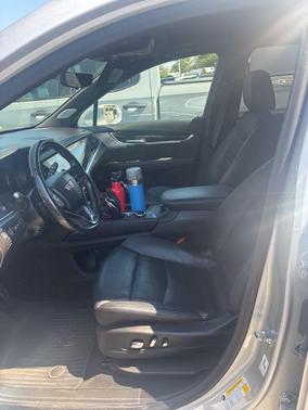 Radiant Silver Metallic 2020 Cadillac XT6 Premium Luxury FWD