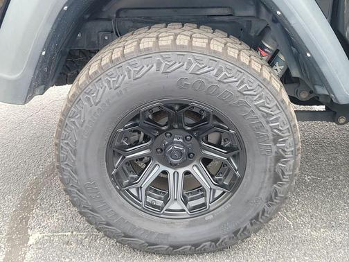 Black Clearcoat 2021 Jeep Gladiator Mojave 4x4