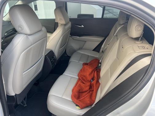 2022 Cadillac XT4 Premium Luxury