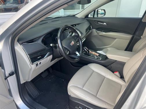 2022 Cadillac XT4 Premium Luxury