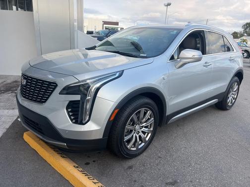 2022 Cadillac XT4 Premium Luxury