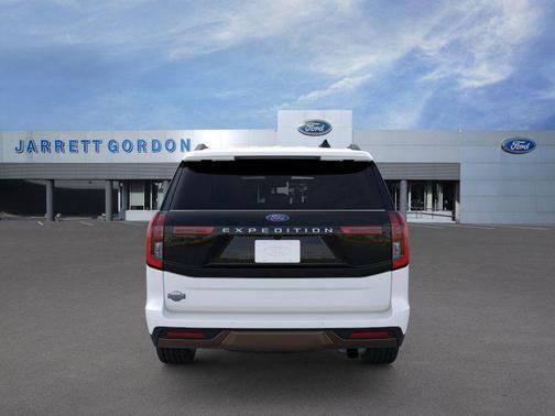 Star White Metallic Tri-Coat 2026 Ford Expedition King Ranch