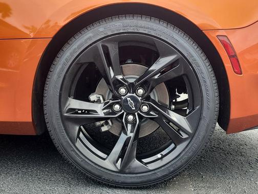 Vivid Orange Metallic 2023 Chevrolet Camaro 1LT