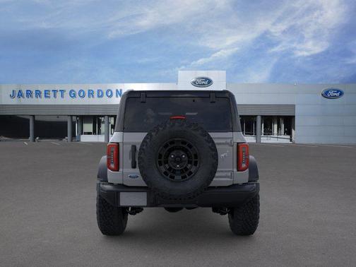 Avalanche Gray 2026 Ford Bronco Badlands