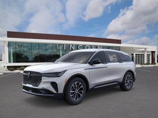 Silver Radiance Metallic Clearcoat 2026 Lincoln Nautilus Premiere