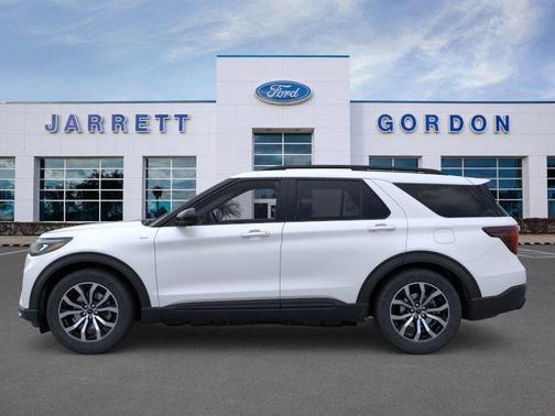 Star White Metallic Tri-Coat 2026 Ford Explorer ST-Line