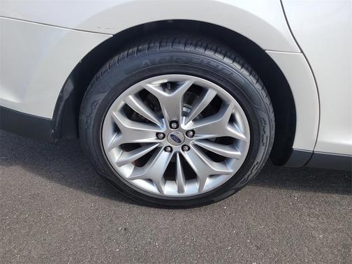 2018 Ford Taurus Limited