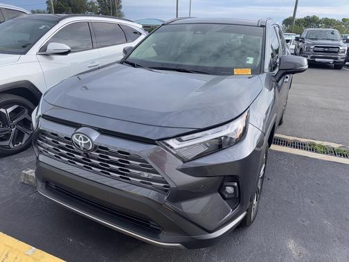2025 Toyota RAV4 Hybrid SE