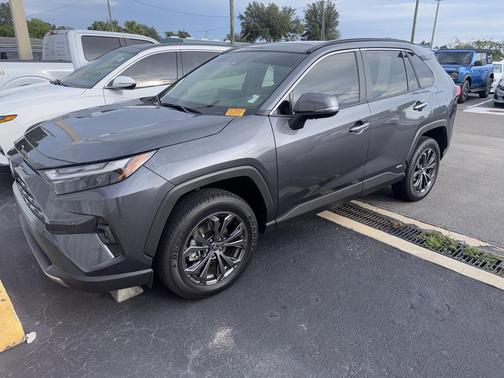 2025 Toyota RAV4 Hybrid SE