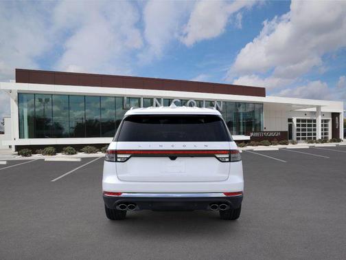 Pristine White Metallic Tri-Coat 2026 Lincoln Aviator Premiere