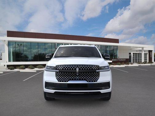 Star White Metallic Tri-Coat 2026 Lincoln Navigator Premiere
