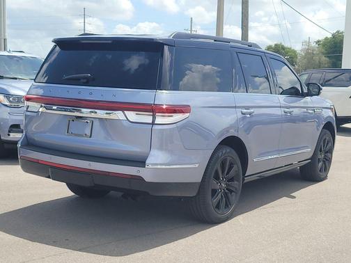 Chroma Crystal Blue Metallic Premium Colorant 2024 Lincoln Navigator Black Label
