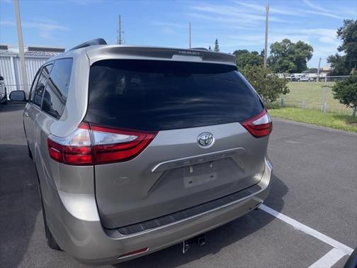 2015 Toyota Sienna XLE