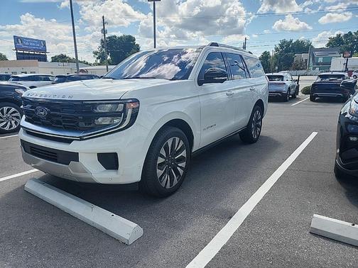 Star White Metallic Tri-Coat 2025 Ford Expedition Platinum