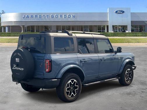 Azure Gray Metallic Tri-Coat 2024 Ford Bronco Outer Banks