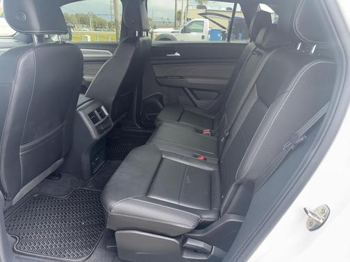 2023 Volkswagen Atlas Cross Sport 2.0T SE w/Technology