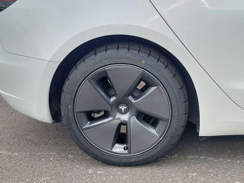 Pearl White Multi-Coat 2023 Tesla Model 3 Standard Range