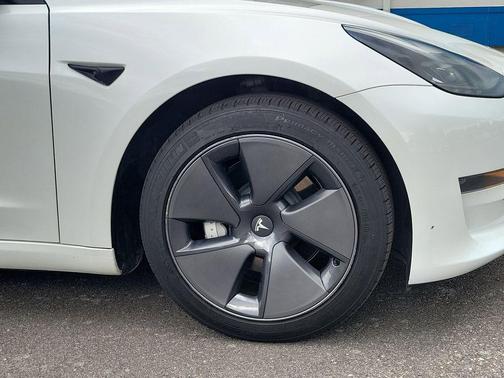 Pearl White Multi-Coat 2023 Tesla Model 3 Standard Range