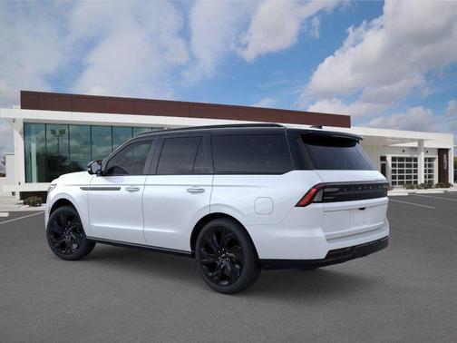 Crystal White Metallic Clearcoat 2026 Lincoln Navigator Black Label