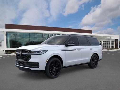 Crystal White Metallic Clearcoat 2026 Lincoln Navigator Black Label