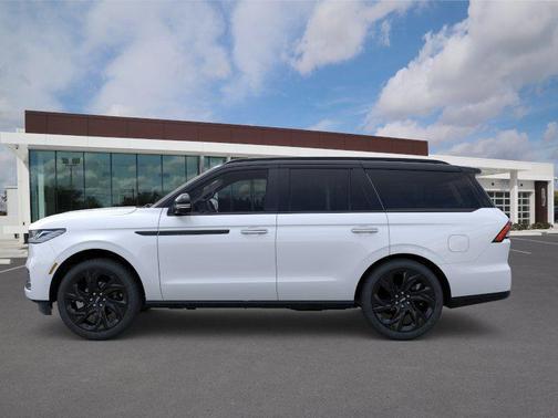 Crystal White Metallic Clearcoat 2026 Lincoln Navigator Black Label