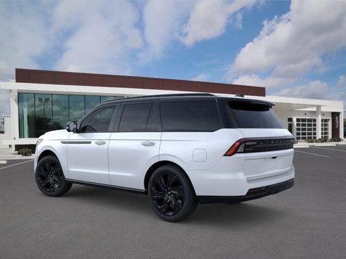 Crystal White Metallic Clearcoat 2026 Lincoln Navigator Black Label