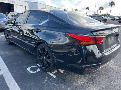 Super Black 2022 Nissan Altima SR FWD