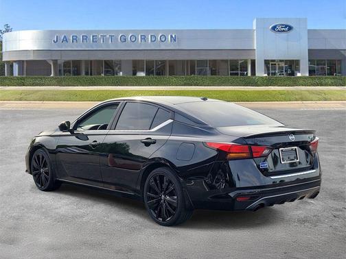 Super Black 2022 Nissan Altima SR FWD