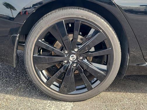 Super Black 2022 Nissan Altima SR FWD