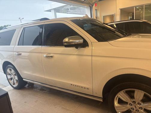 Star White Metallic Tri-Coat 2024 Ford Expedition Max Platinum