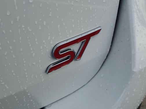 Star White Metallic Tri-Coat 2025 Ford Explorer ST