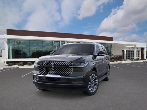 Infinite Black Metallic Clearcoat 2026 Lincoln Navigator Premiere