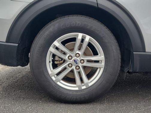 Silver Metallic 2023 Ford Explorer XLT